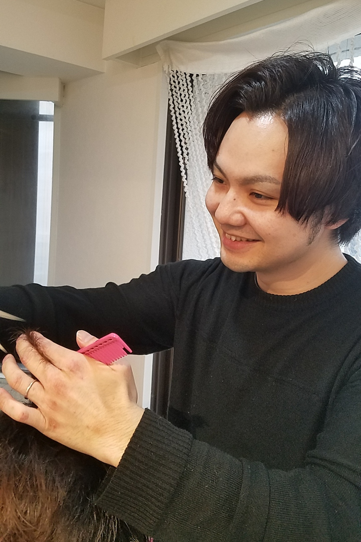 ヘアスタイル「ワンカールレイヤーミディ」を担当したスタッフ「八百谷 りょう」