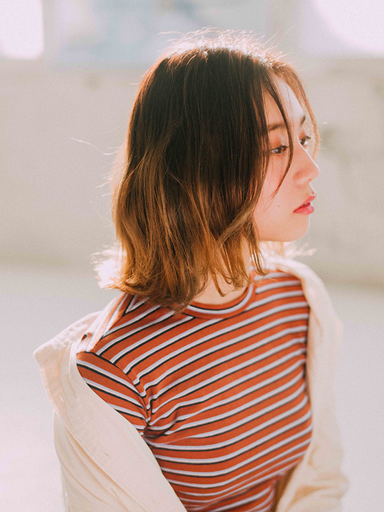 ヘアスタイル「センターパート外ハネボブ」の側面画像